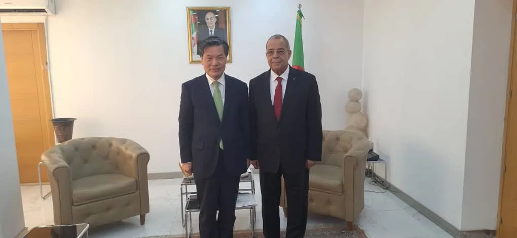 Minister Aoun Encourages Increased South Korean Investment in Algeria during Ambassadorial Meeting