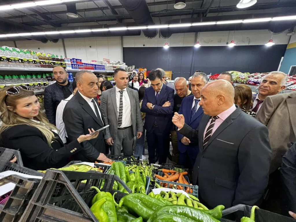 Minister Zitouni: "Banana Price Should Not Exceed 200 Algerian Dinars"