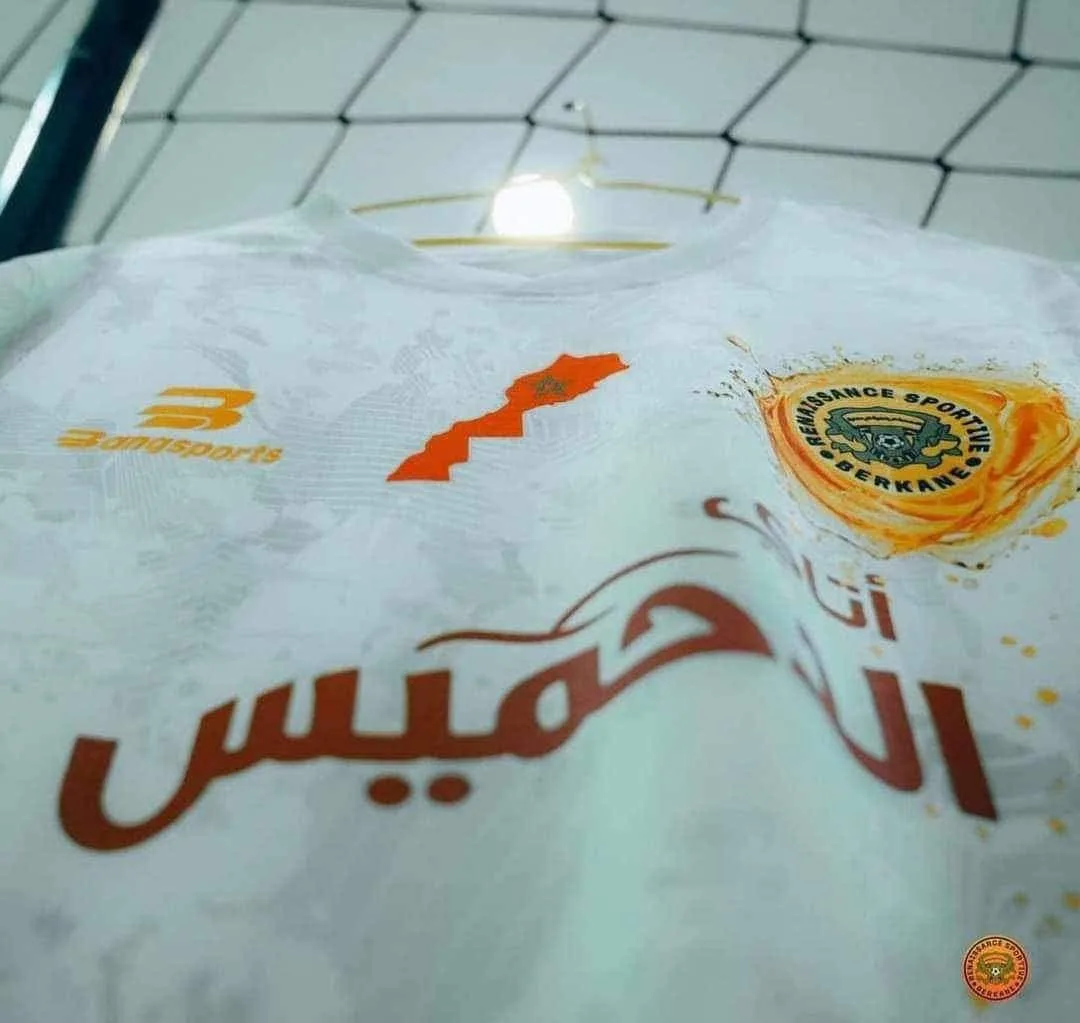 Moroccan Football Club Berkane Sports Renaissance Sparks Controversy with Political Emblem at Algerian Airport