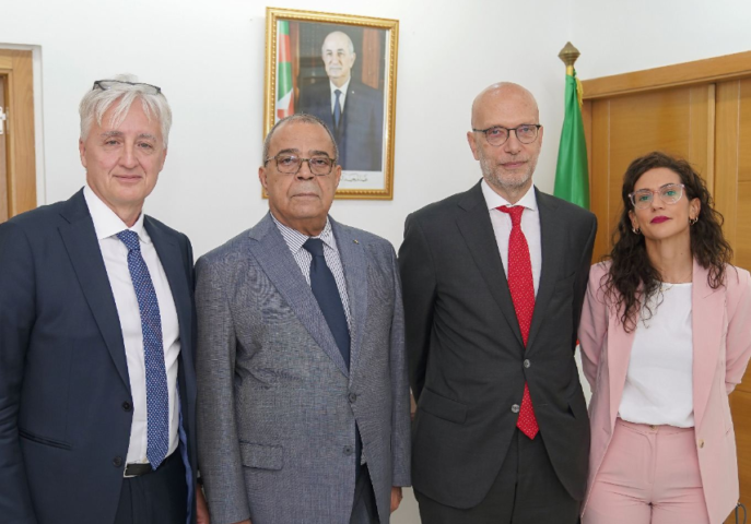 Minister Ali Aoun Welcomes Iveco Delegation to Discuss Vehicle Manufacturing in Algeria