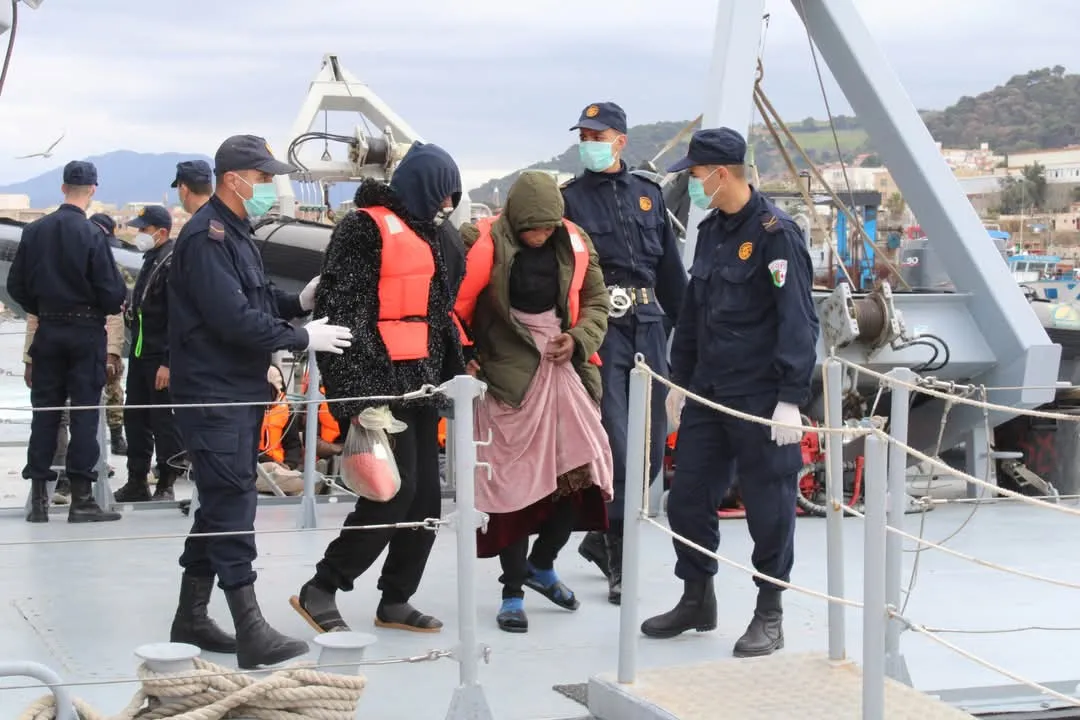 Algerian Naval Forces Rescue 32 Irregular Migrants off the Coast of Douaouda